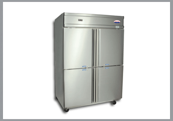 tủ lạnh công nghiệp trong bếp nhà hàng